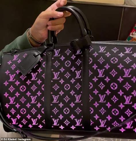 louis vuitton bag change colors